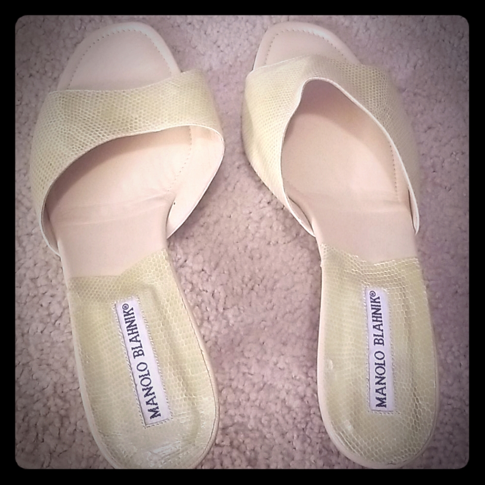 Light green Manolo Blahnik heels